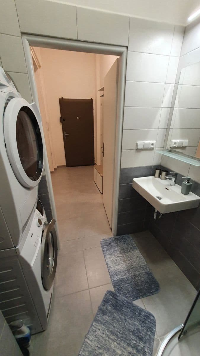 Prenájom bytu 60 m², Tyršova, Praha, Praha Prenájom bytu 60 m², Tyršova, Praha, Praha