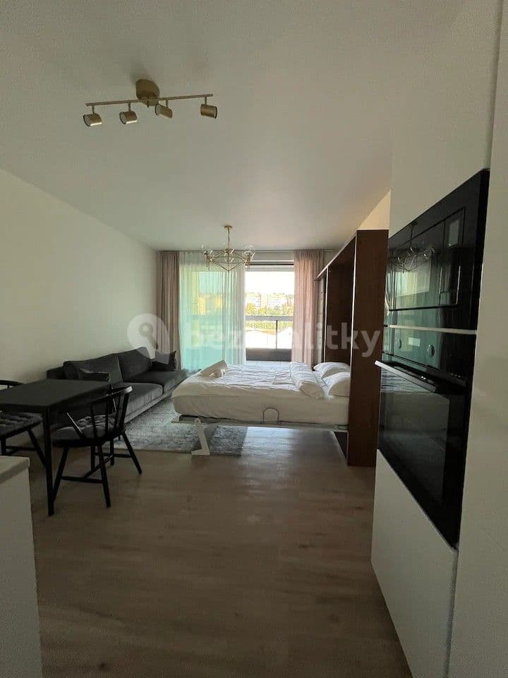 Prenájom bytu 1-izbový 32 m², Kurta Konráda, Praha, Praha Prenájom bytu 1-izbový 32 m², Kurta Konráda, Praha, Praha