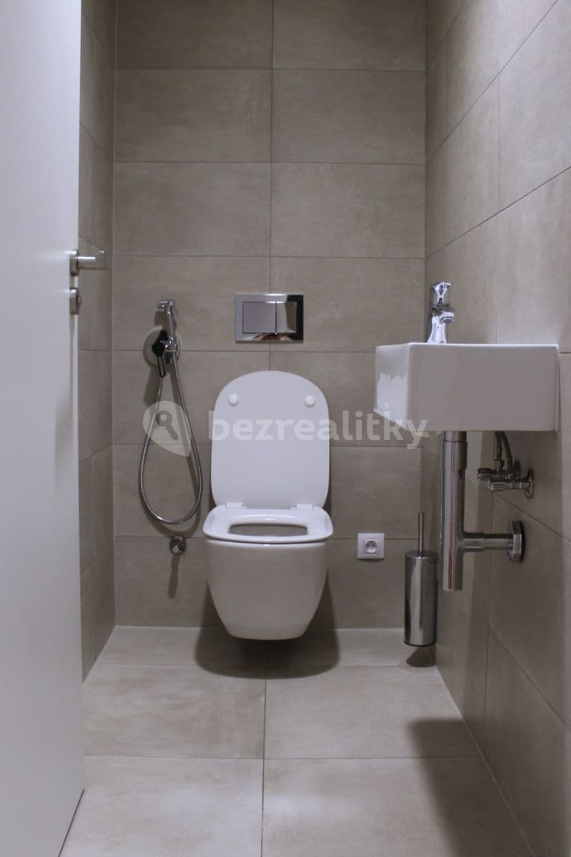 Prenájom bytu 3-izbový 95 m², Mukařovského, Praha, Praha Prenájom bytu 3-izbový 95 m², Mukařovského, Praha, Praha