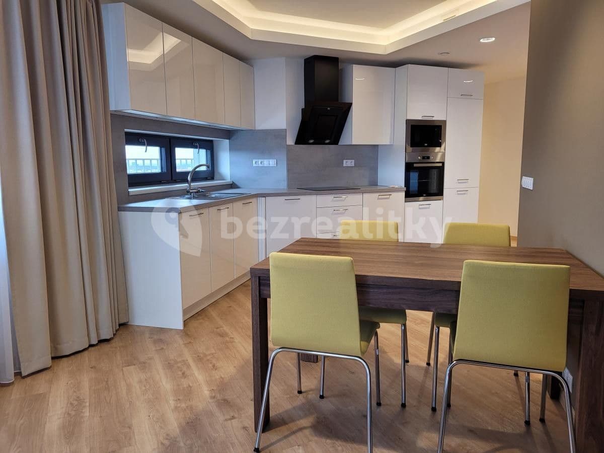 Prenájom bytu 3-izbový 95 m², Mukařovského, Praha, Praha Prenájom bytu 3-izbový 95 m², Mukařovského, Praha, Praha