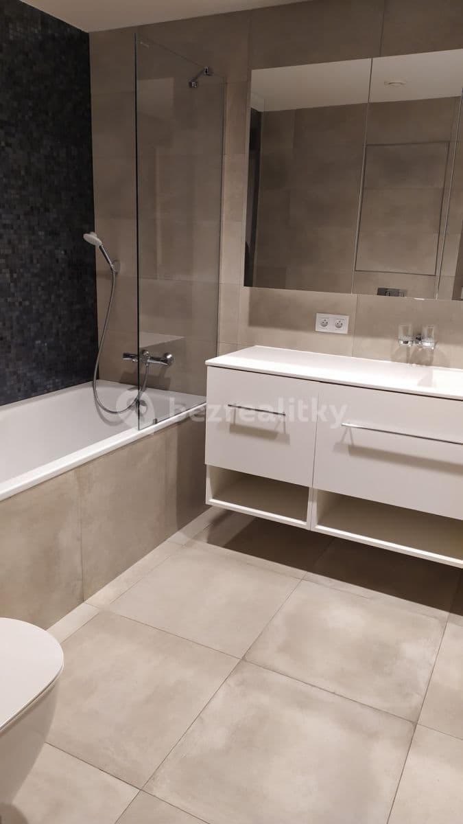 Prenájom bytu 3-izbový 95 m², Mukařovského, Praha, Praha Prenájom bytu 3-izbový 95 m², Mukařovského, Praha, Praha