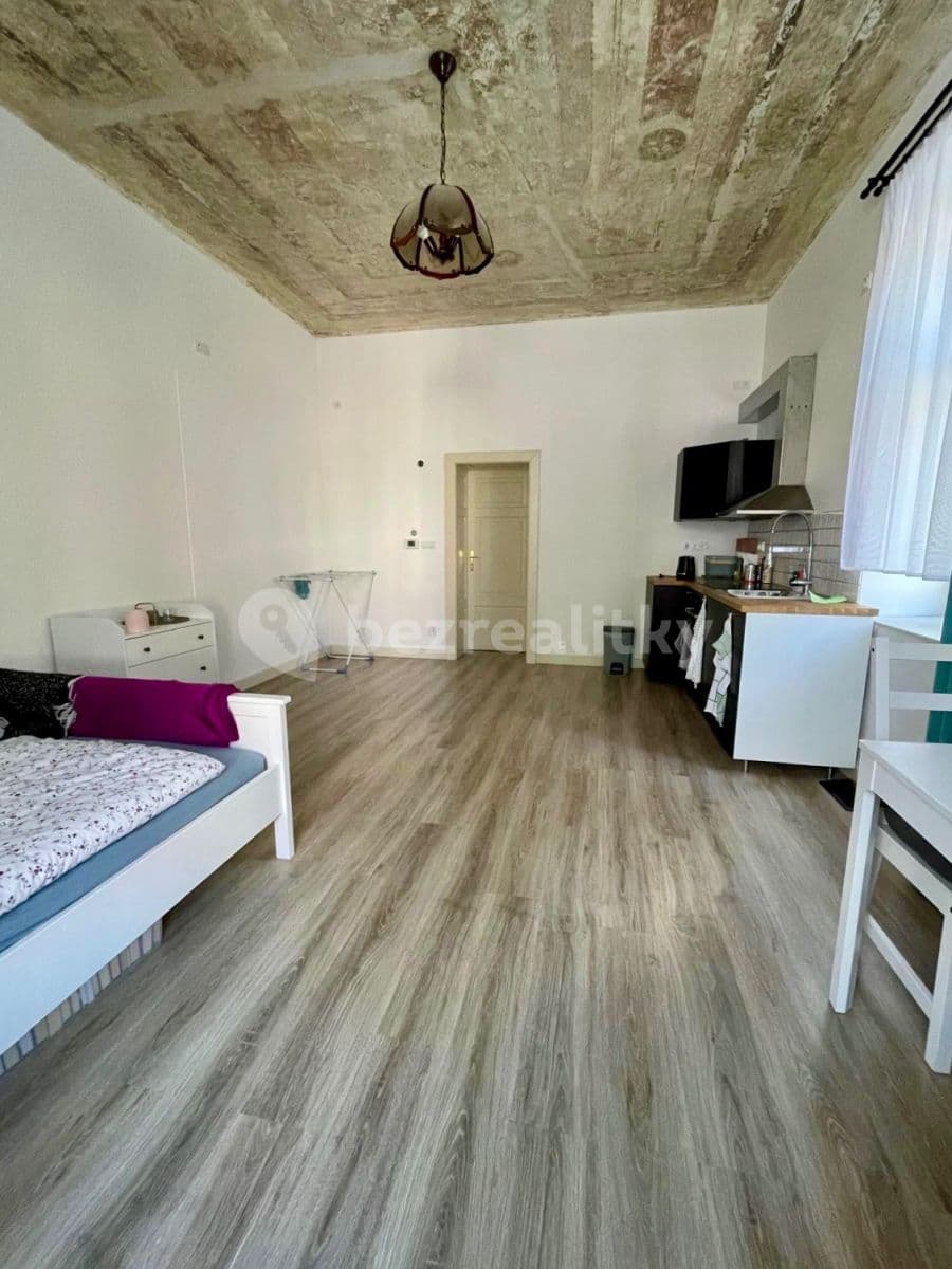 Prenájom bytu 1-izbový 38 m², Masarykova, Nové Město na Moravě, Kraj Vysočina Prenájom bytu 1-izbový 38 m², Masarykova, Nové Město na Moravě, Kraj Vysočina