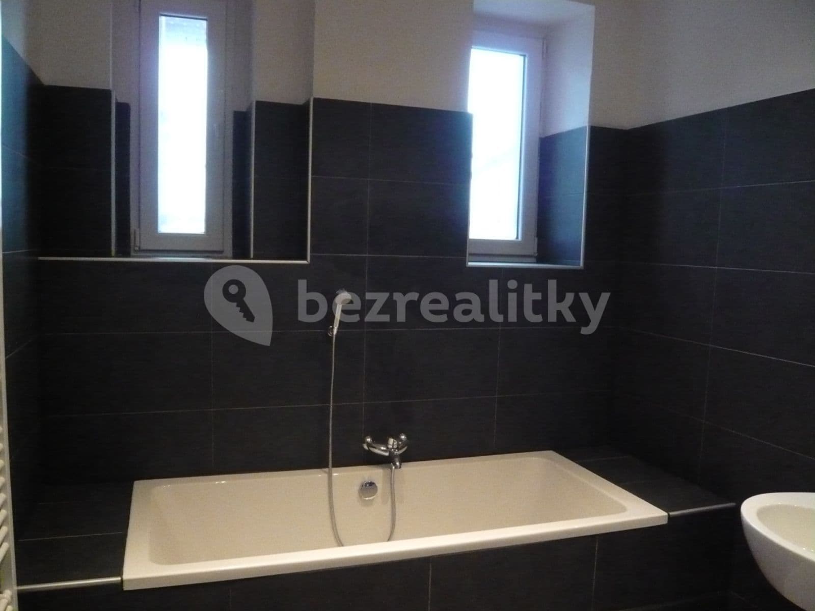Prenájom bytu 2-izbový 63 m², Karla IV., Ústí nad Labem, Ústecký kraj Prenájom bytu 2-izbový 63 m², Karla IV., Ústí nad Labem, Ústecký kraj