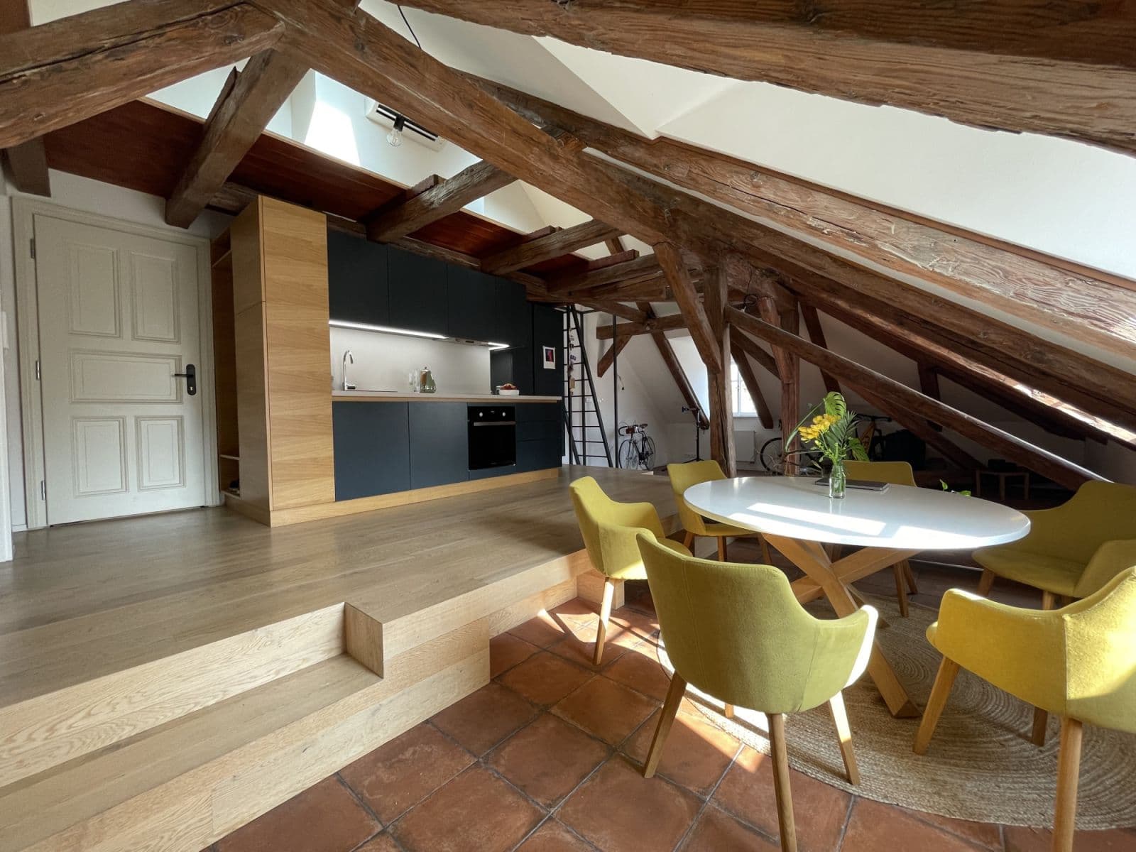 Prenájom bytu 77 m², Prvního pluku, Praha, Praha Prenájom bytu 77 m², Prvního pluku, Praha, Praha