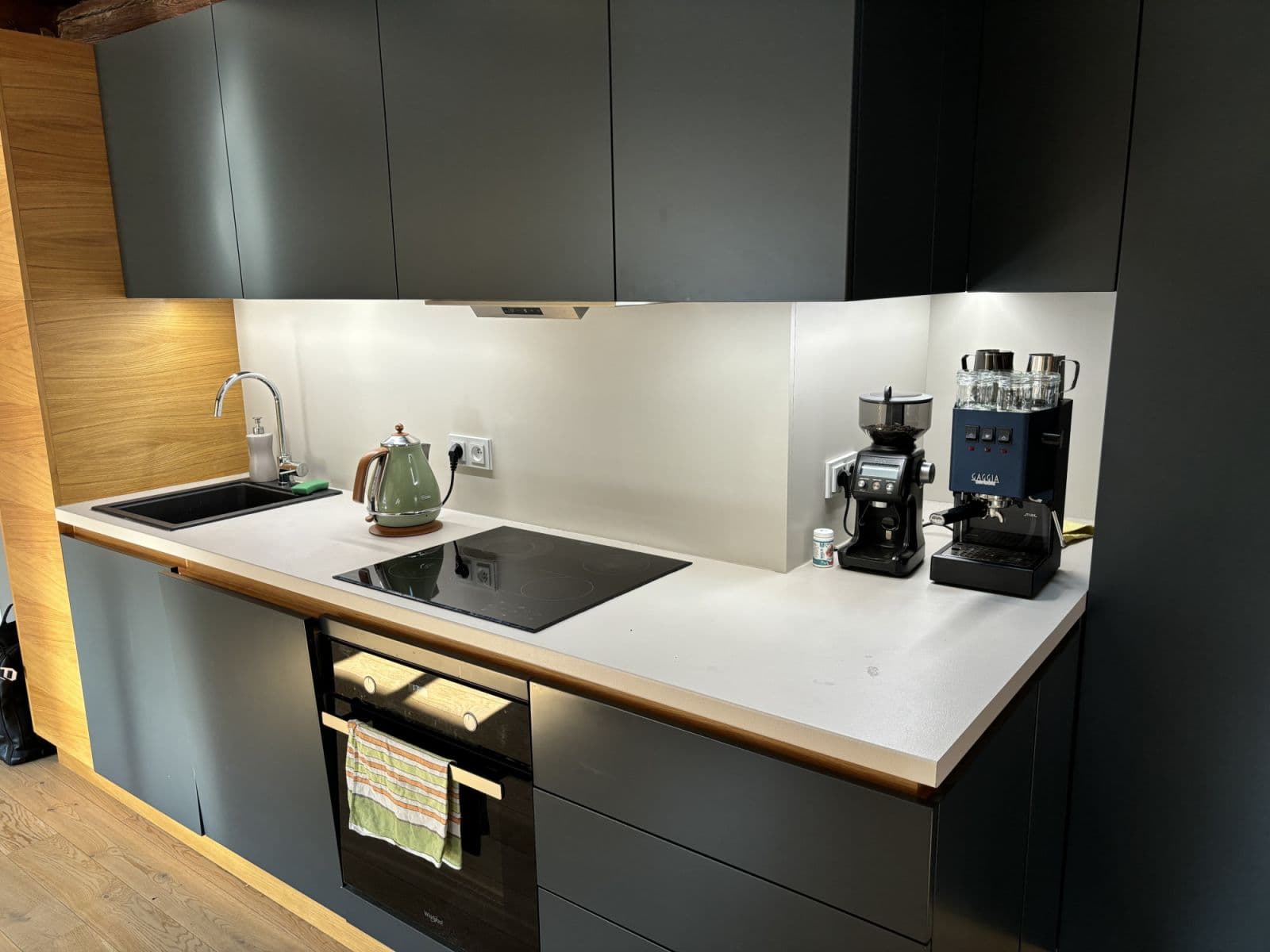 Prenájom bytu 77 m², Prvního pluku, Praha, Praha Prenájom bytu 77 m², Prvního pluku, Praha, Praha