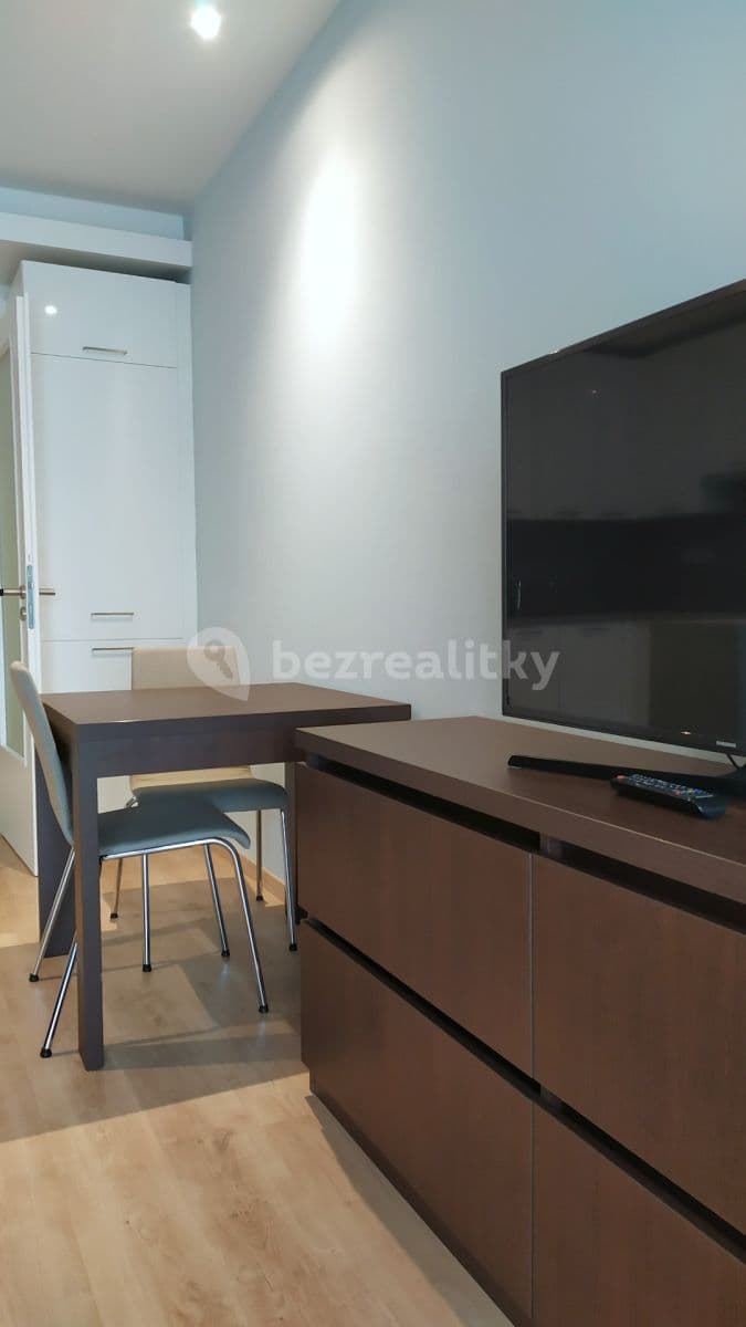 Prenájom bytu 1-izbový 34 m², Mukařovského, Praha, Praha Prenájom bytu 1-izbový 34 m², Mukařovského, Praha, Praha