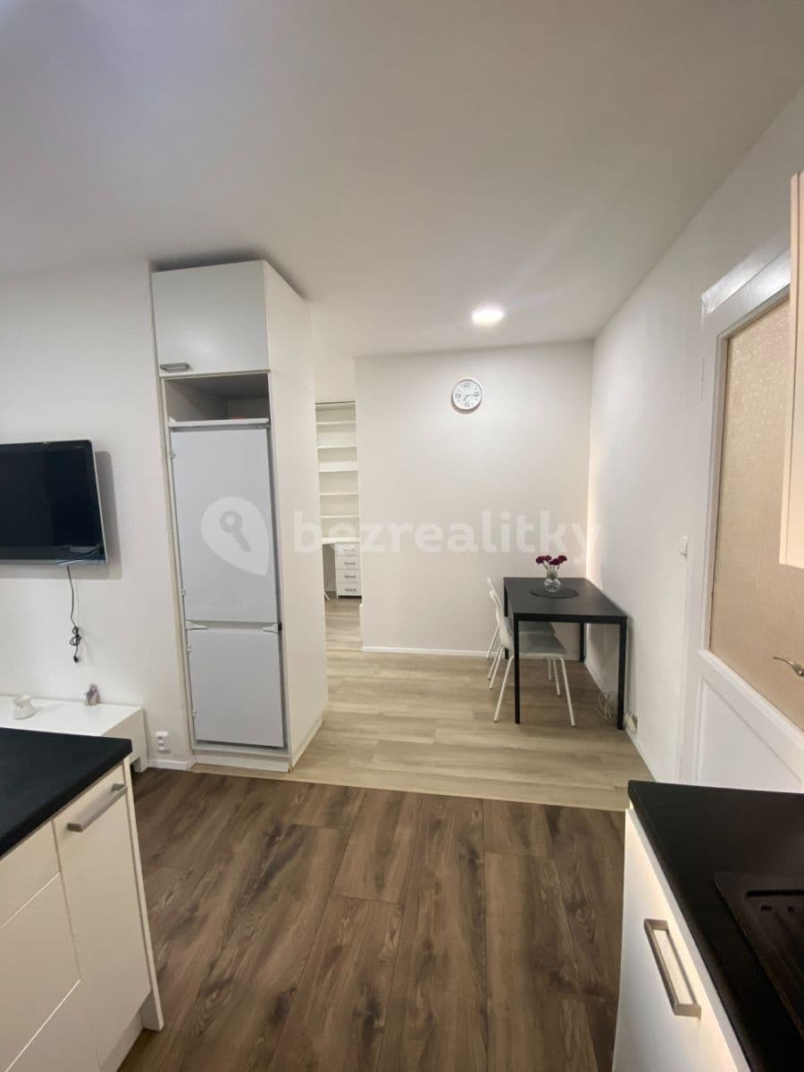 Prenájom bytu 1-izbový 35 m², Záběhlická, Praha, Praha Prenájom bytu 1-izbový 35 m², Záběhlická, Praha, Praha