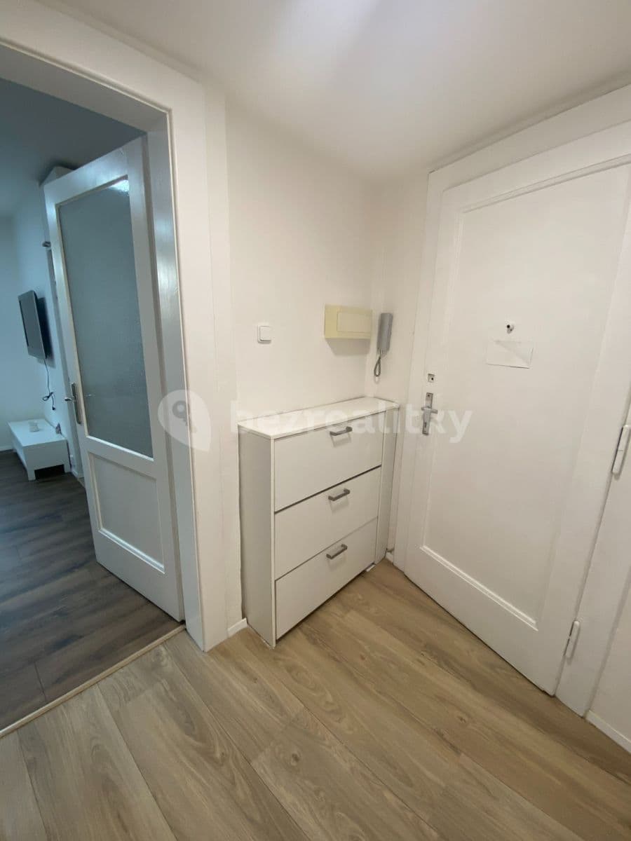 Prenájom bytu 1-izbový 35 m², Záběhlická, Praha, Praha Prenájom bytu 1-izbový 35 m², Záběhlická, Praha, Praha