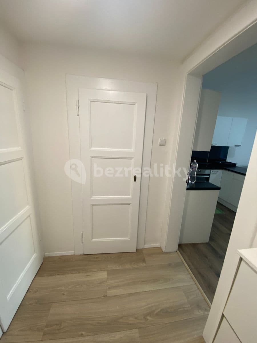Prenájom bytu 1-izbový 35 m², Záběhlická, Praha, Praha Prenájom bytu 1-izbový 35 m², Záběhlická, Praha, Praha