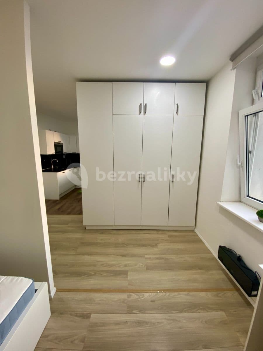 Prenájom bytu 1-izbový 35 m², Záběhlická, Praha, Praha Prenájom bytu 1-izbový 35 m², Záběhlická, Praha, Praha