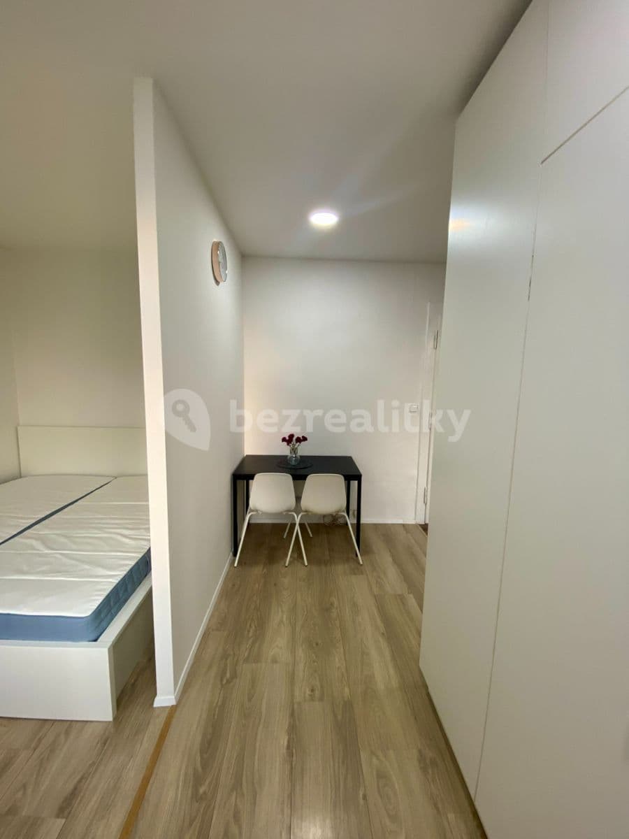 Prenájom bytu 1-izbový 35 m², Záběhlická, Praha, Praha Prenájom bytu 1-izbový 35 m², Záběhlická, Praha, Praha