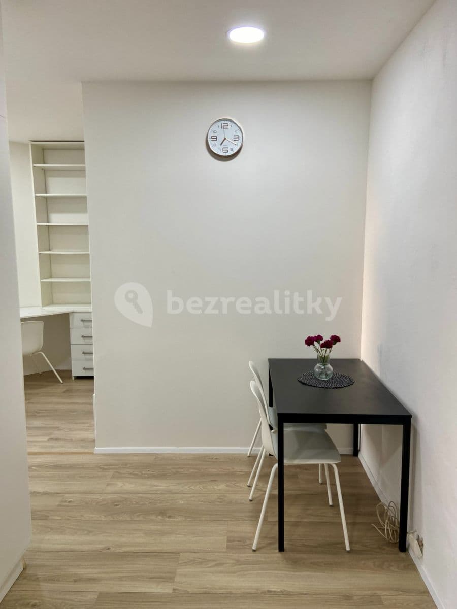 Prenájom bytu 1-izbový 35 m², Záběhlická, Praha, Praha Prenájom bytu 1-izbový 35 m², Záběhlická, Praha, Praha