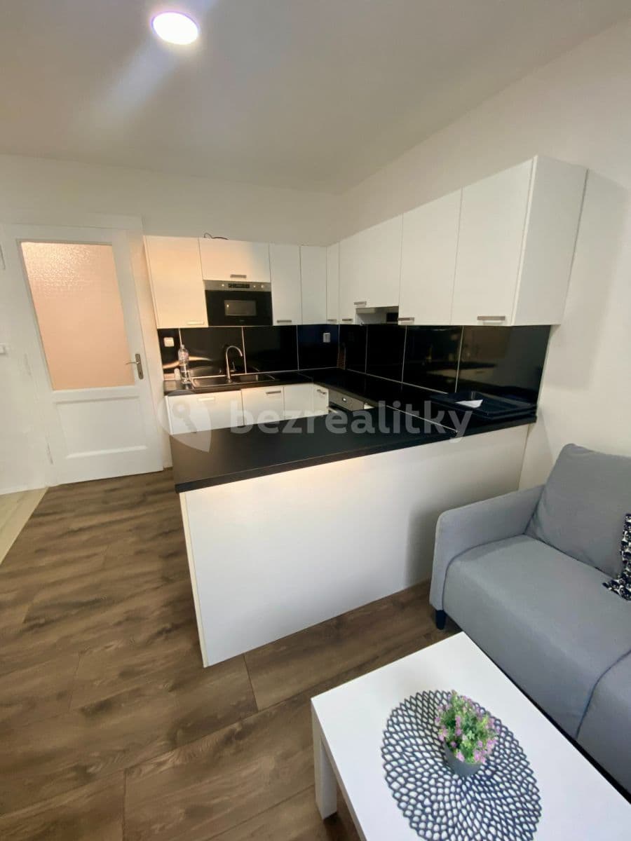 Prenájom bytu 1-izbový 35 m², Záběhlická, Praha, Praha Prenájom bytu 1-izbový 35 m², Záběhlická, Praha, Praha