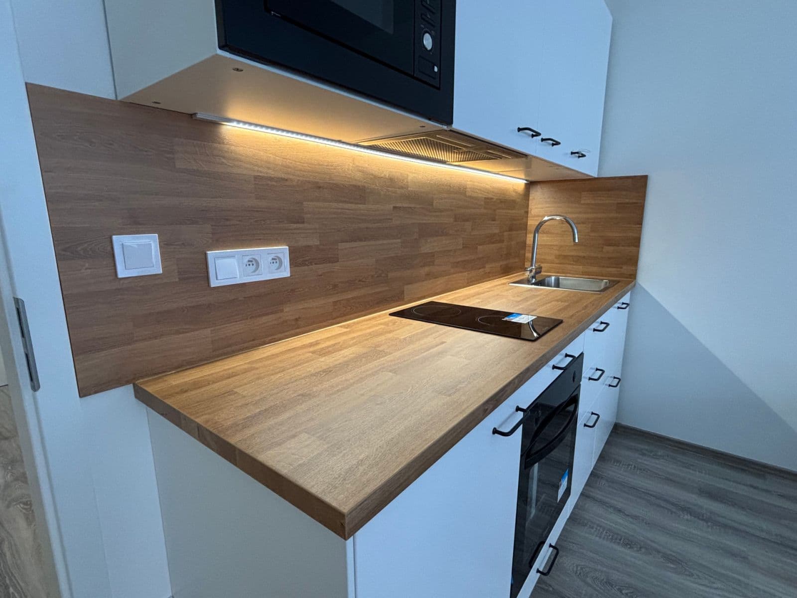 Prenájom bytu 1-izbový 32 m², Frištenského, Olomouc, Olomoucký kraj Prenájom bytu 1-izbový 32 m², Frištenského, Olomouc, Olomoucký kraj
