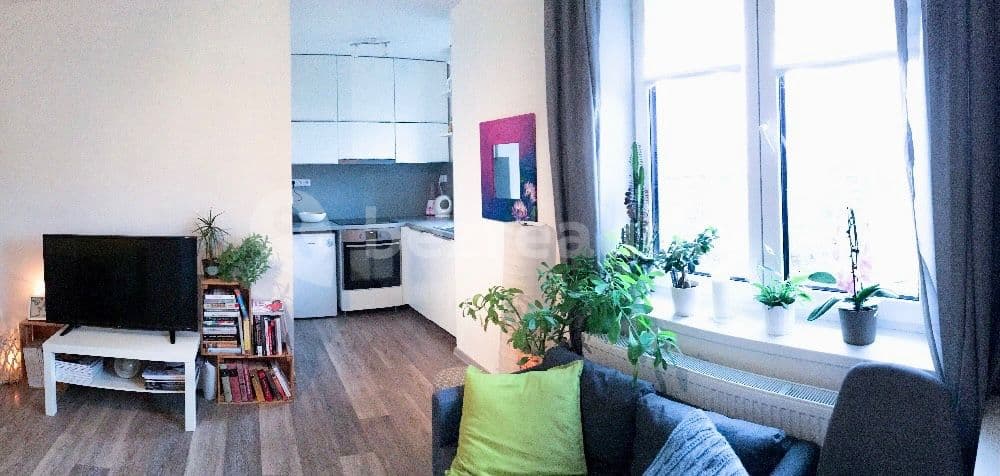 Prenájom bytu 1-izbový 28 m², Kašparova, Pardubice, Pardubický kraj Prenájom bytu 1-izbový 28 m², Kašparova, Pardubice, Pardubický kraj