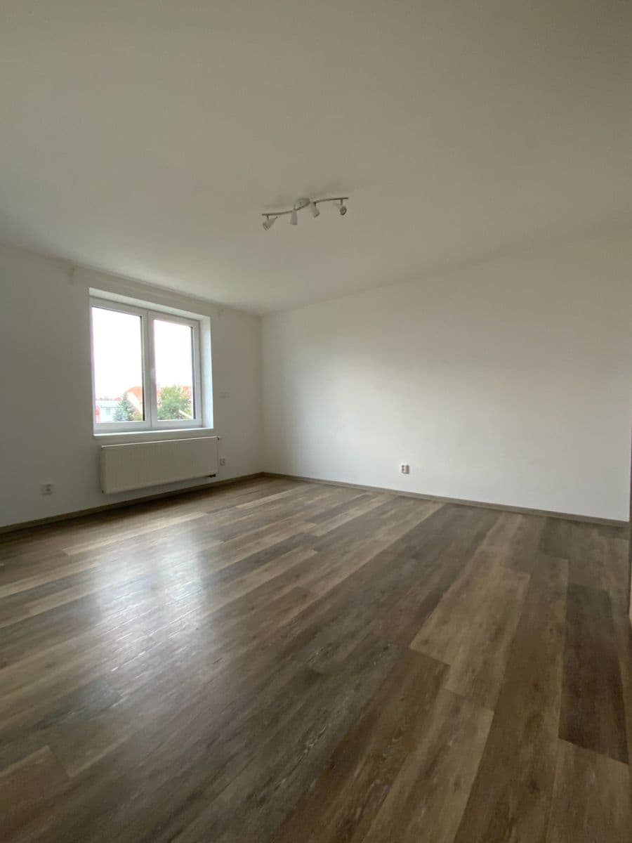 Prenájom bytu 1-izbový 28 m², Kašparova, Pardubice, Pardubický kraj Prenájom bytu 1-izbový 28 m², Kašparova, Pardubice, Pardubický kraj