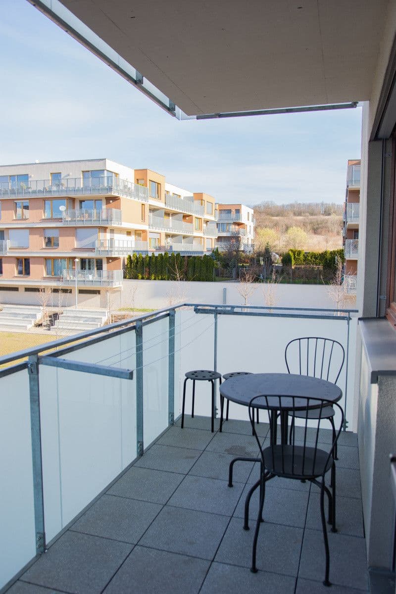 Prenájom bytu 39 m², Pod Stolovou Horou, Praha, Praha Prenájom bytu 39 m², Pod Stolovou Horou, Praha, Praha