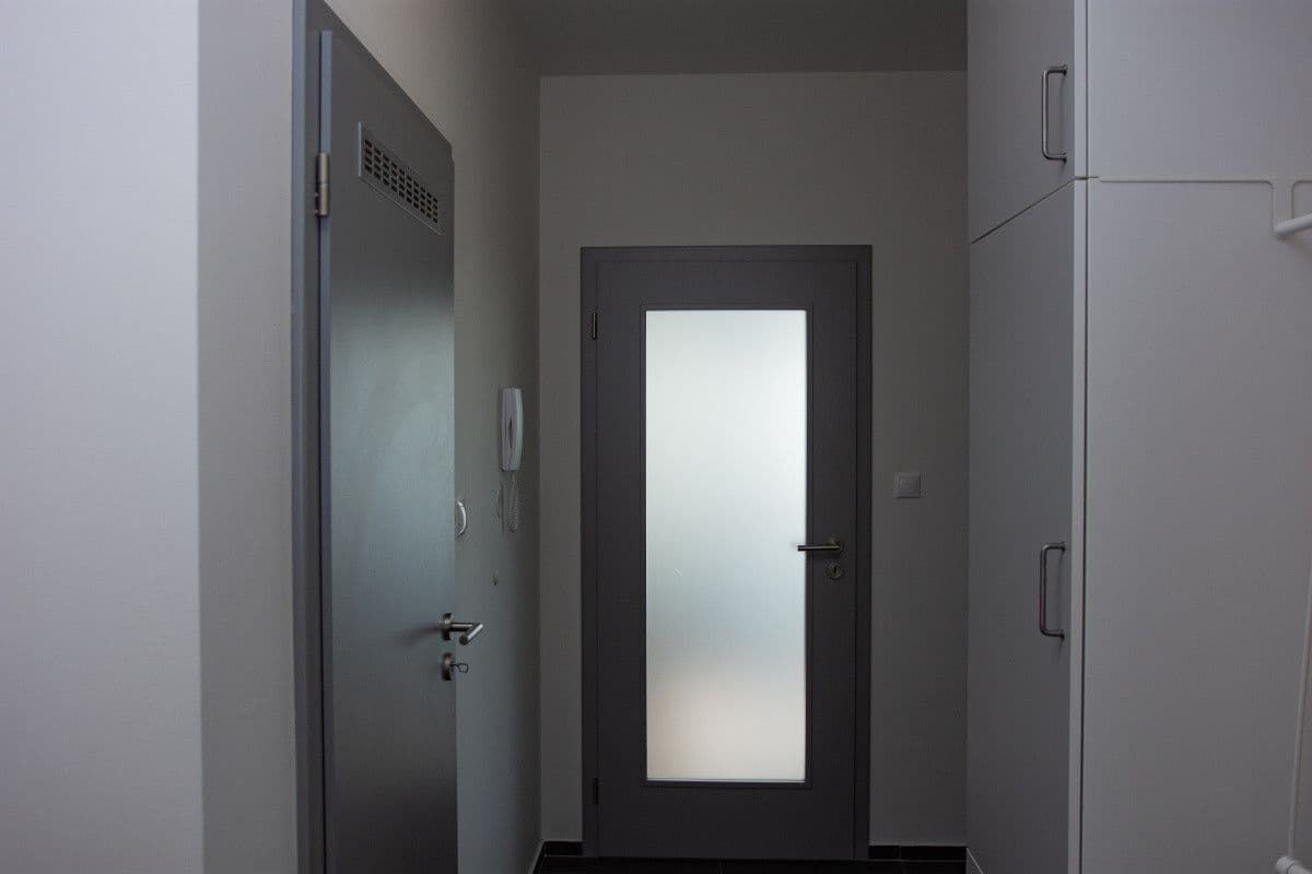 Prenájom bytu 39 m², Pod Stolovou Horou, Praha, Praha Prenájom bytu 39 m², Pod Stolovou Horou, Praha, Praha