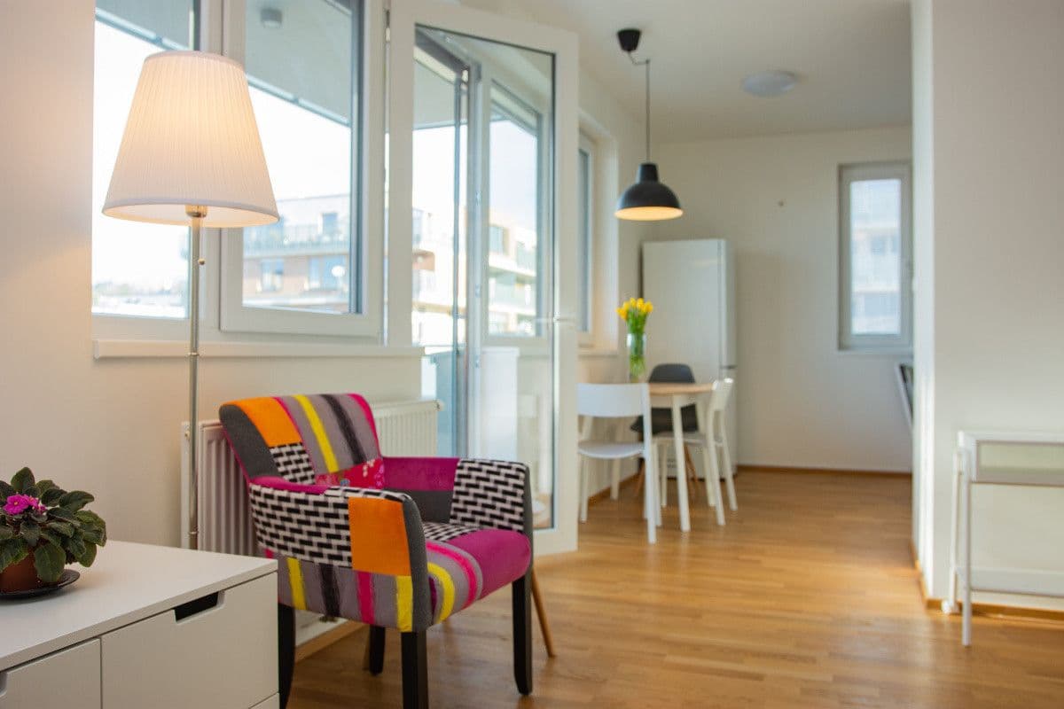 Prenájom bytu 39 m², Pod Stolovou Horou, Praha, Praha Prenájom bytu 39 m², Pod Stolovou Horou, Praha, Praha