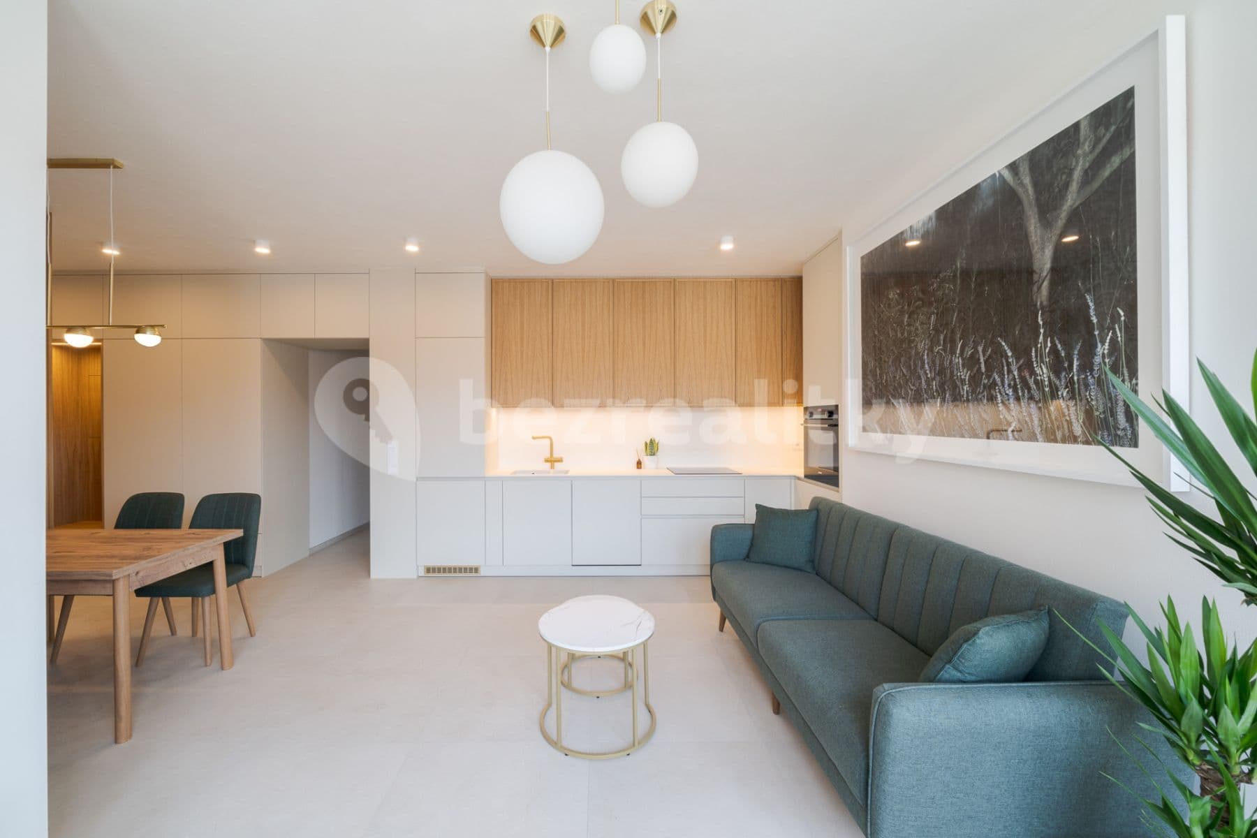 Prenájom bytu 3-izbový 72 m², Kolínská, Praha, Praha Prenájom bytu 3-izbový 72 m², Kolínská, Praha, Praha