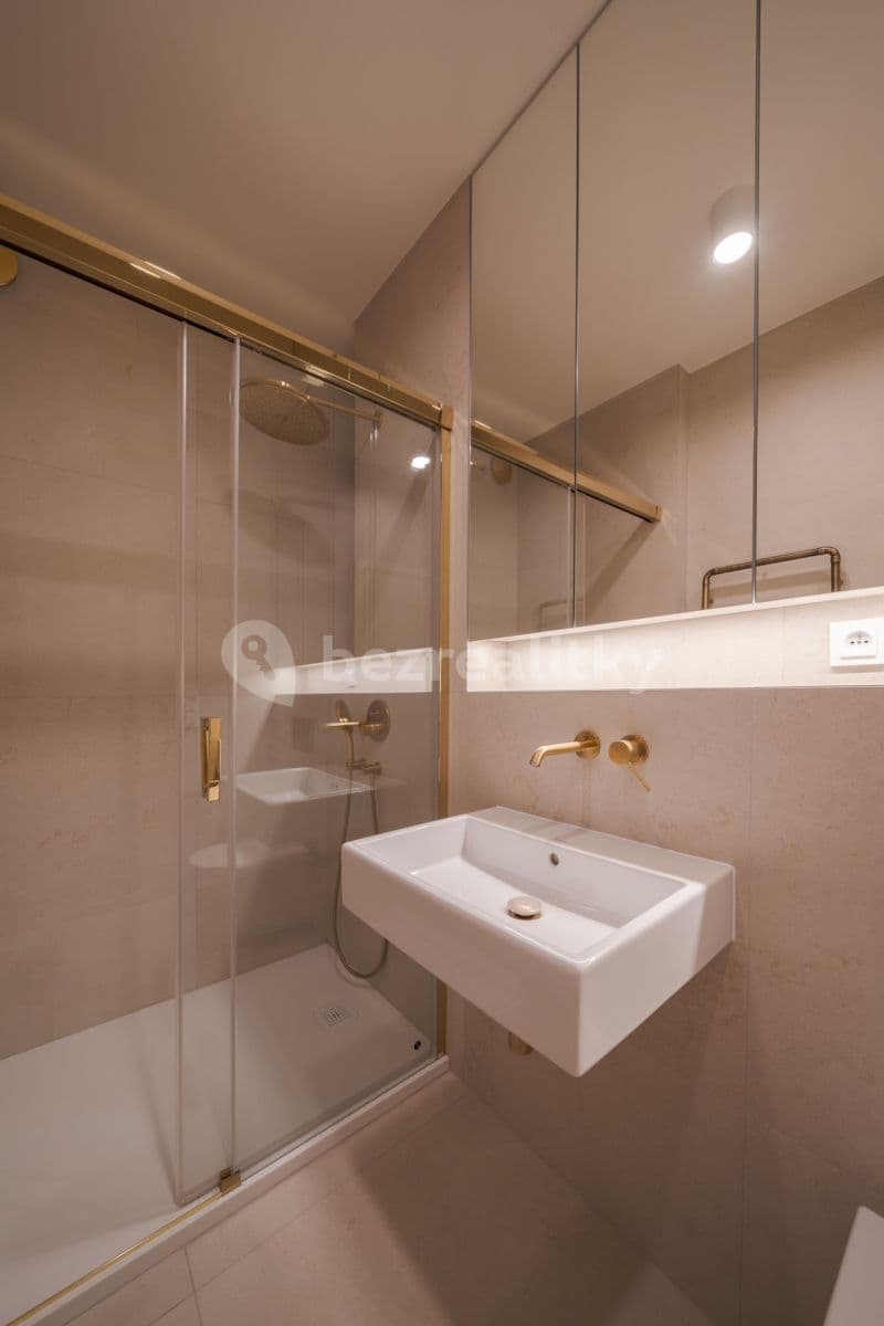 Prenájom bytu 3-izbový 72 m², Kolínská, Praha, Praha Prenájom bytu 3-izbový 72 m², Kolínská, Praha, Praha