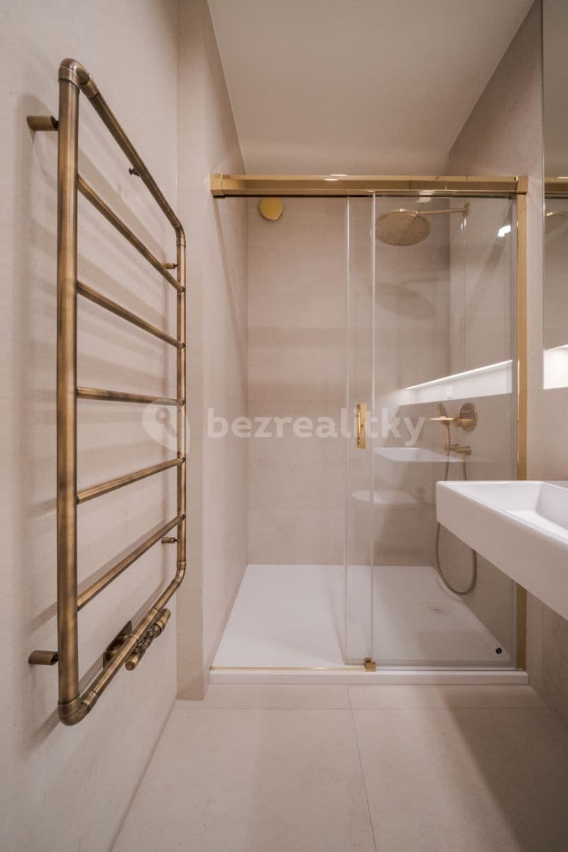 Prenájom bytu 3-izbový 72 m², Kolínská, Praha, Praha Prenájom bytu 3-izbový 72 m², Kolínská, Praha, Praha