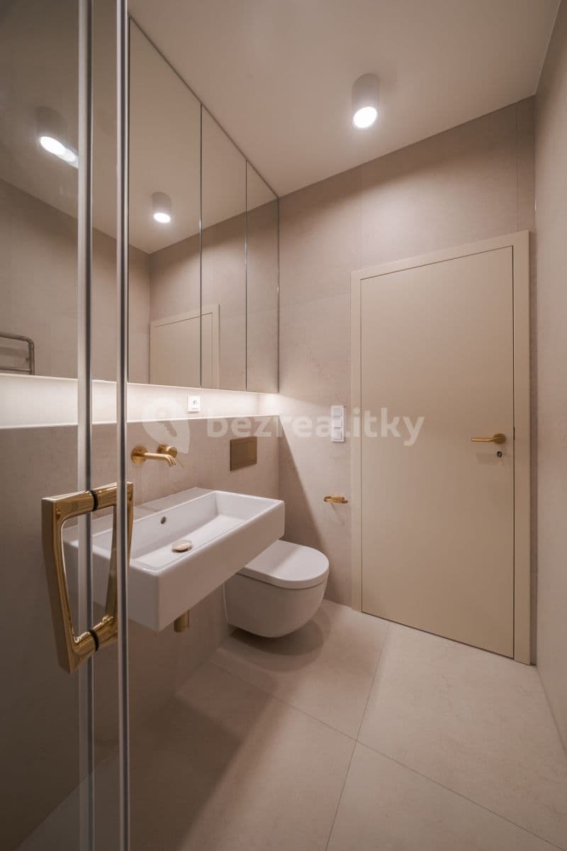 Prenájom bytu 3-izbový 72 m², Kolínská, Praha, Praha Prenájom bytu 3-izbový 72 m², Kolínská, Praha, Praha