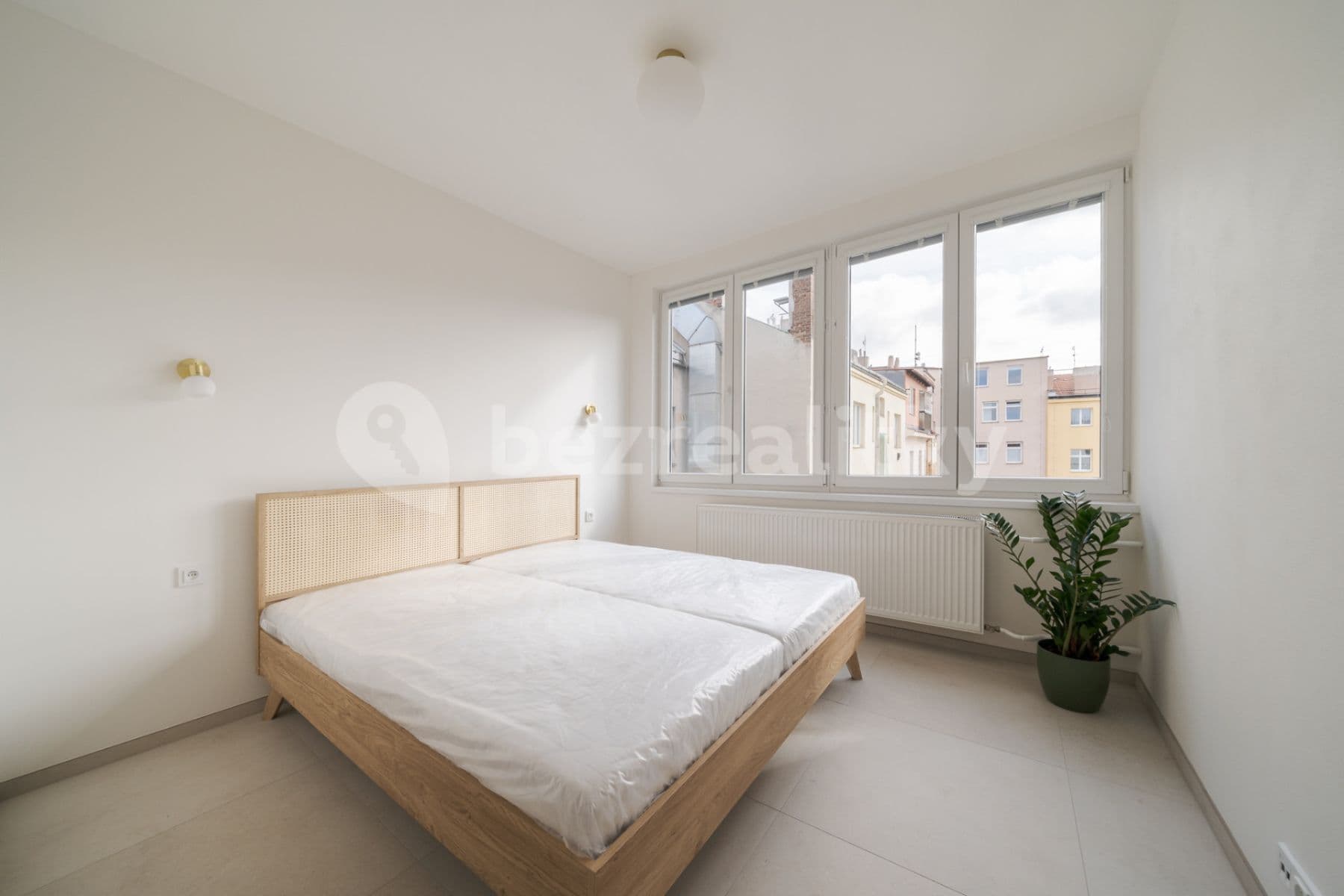 Prenájom bytu 3-izbový 72 m², Kolínská, Praha, Praha Prenájom bytu 3-izbový 72 m², Kolínská, Praha, Praha