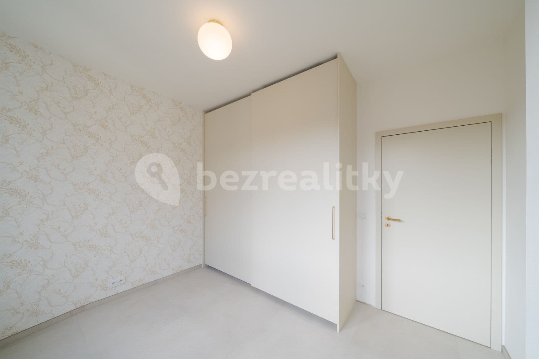 Prenájom bytu 3-izbový 72 m², Kolínská, Praha, Praha Prenájom bytu 3-izbový 72 m², Kolínská, Praha, Praha