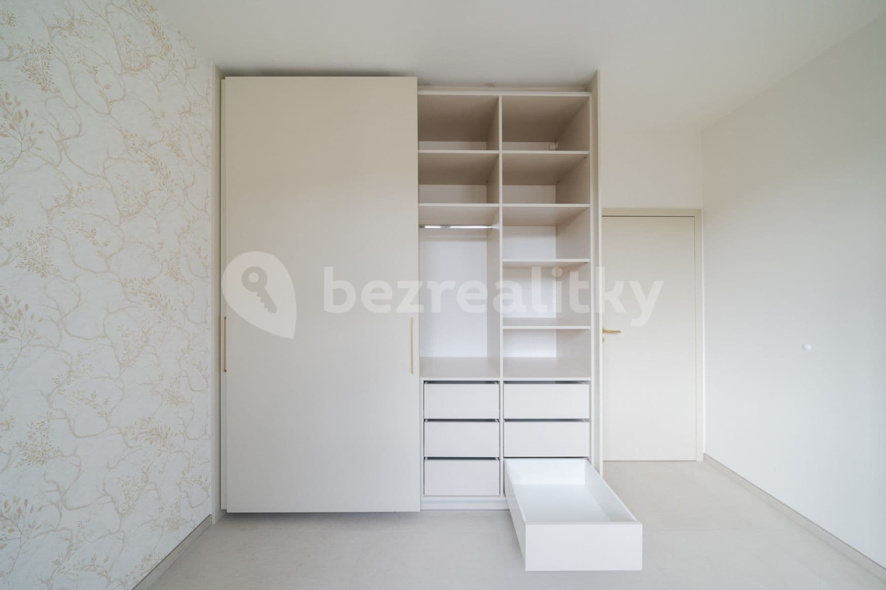 Prenájom bytu 3-izbový 72 m², Kolínská, Praha, Praha Prenájom bytu 3-izbový 72 m², Kolínská, Praha, Praha