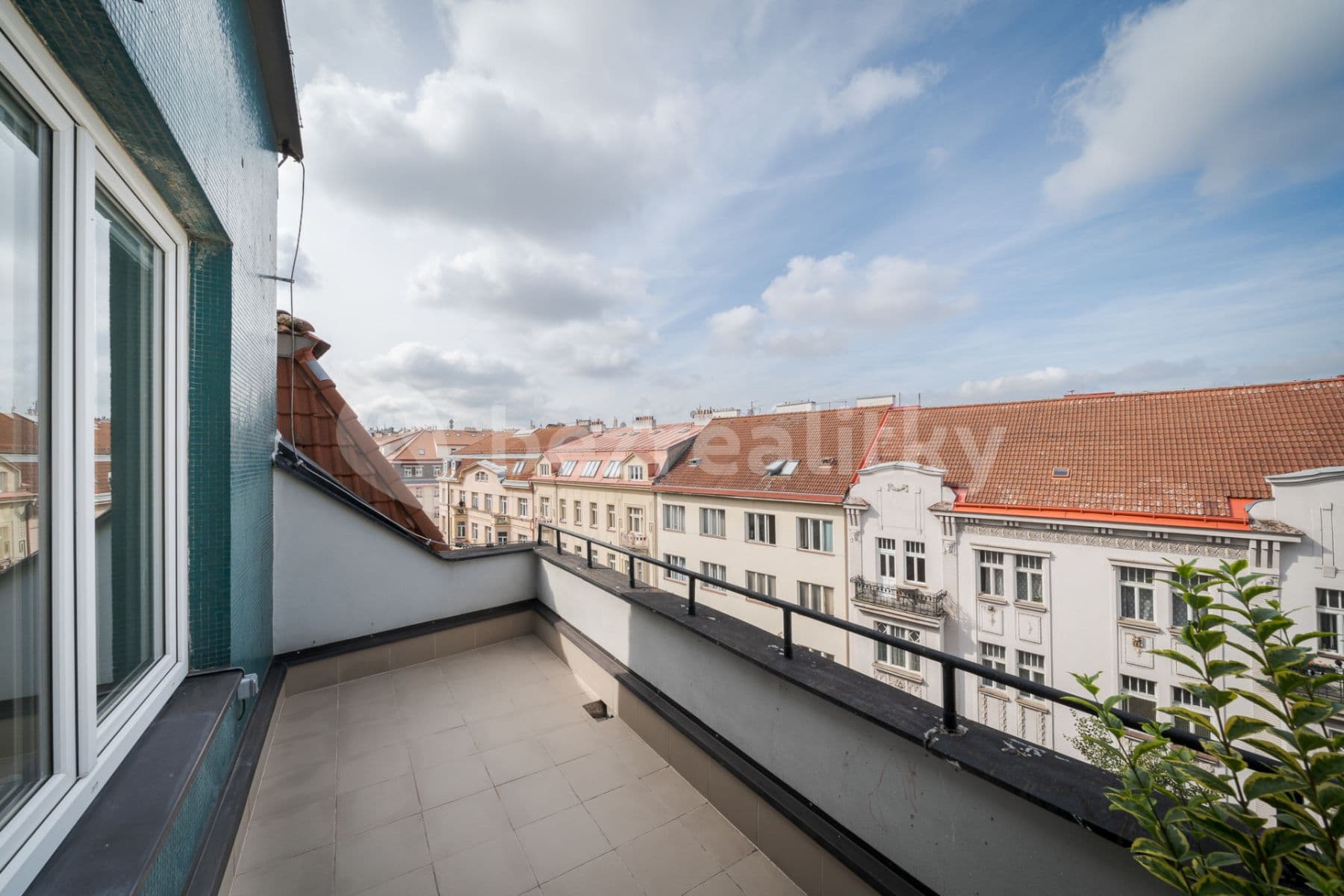 Prenájom bytu 3-izbový 72 m², Kolínská, Praha, Praha Prenájom bytu 3-izbový 72 m², Kolínská, Praha, Praha