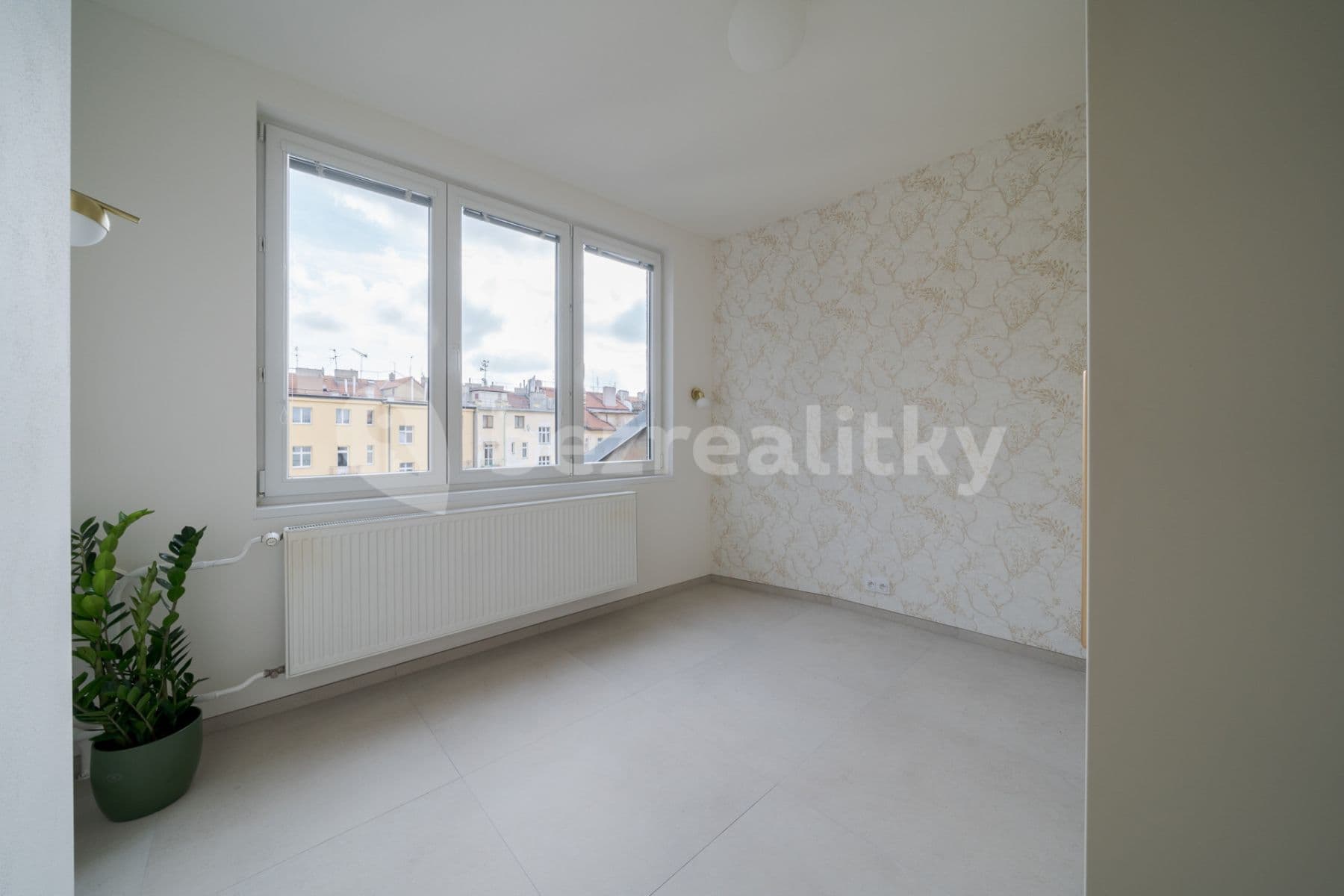 Prenájom bytu 3-izbový 72 m², Kolínská, Praha, Praha Prenájom bytu 3-izbový 72 m², Kolínská, Praha, Praha