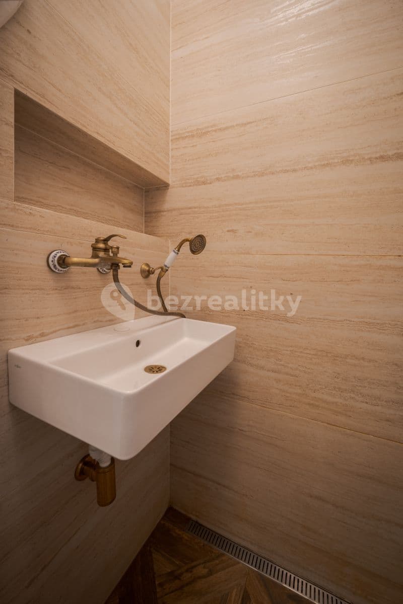 Prenájom bytu 1-izbový 29 m², Vítězná, Praha, Praha Prenájom bytu 1-izbový 29 m², Vítězná, Praha, Praha