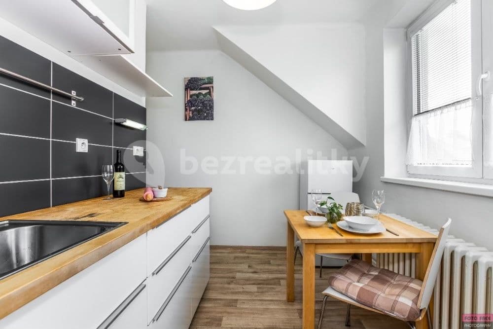 Prenájom bytu 1-izbový 28 m², Březohorská, Příbram, Středočeský kraj Prenájom bytu 1-izbový 28 m², Březohorská, Příbram, Středočeský kraj