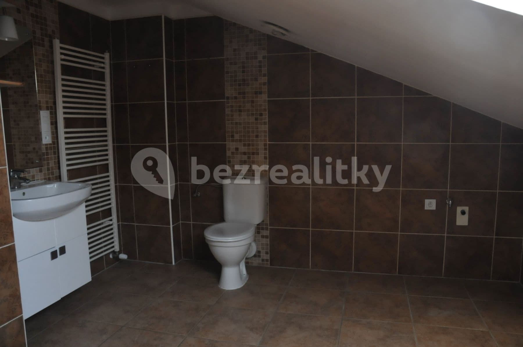 Prenájom bytu 3-izbový 100 m², Družební, Nové Město nad Metují, Královéhradecký kraj Prenájom bytu 3-izbový 100 m², Družební, Nové Město nad Metují, Královéhradecký kraj