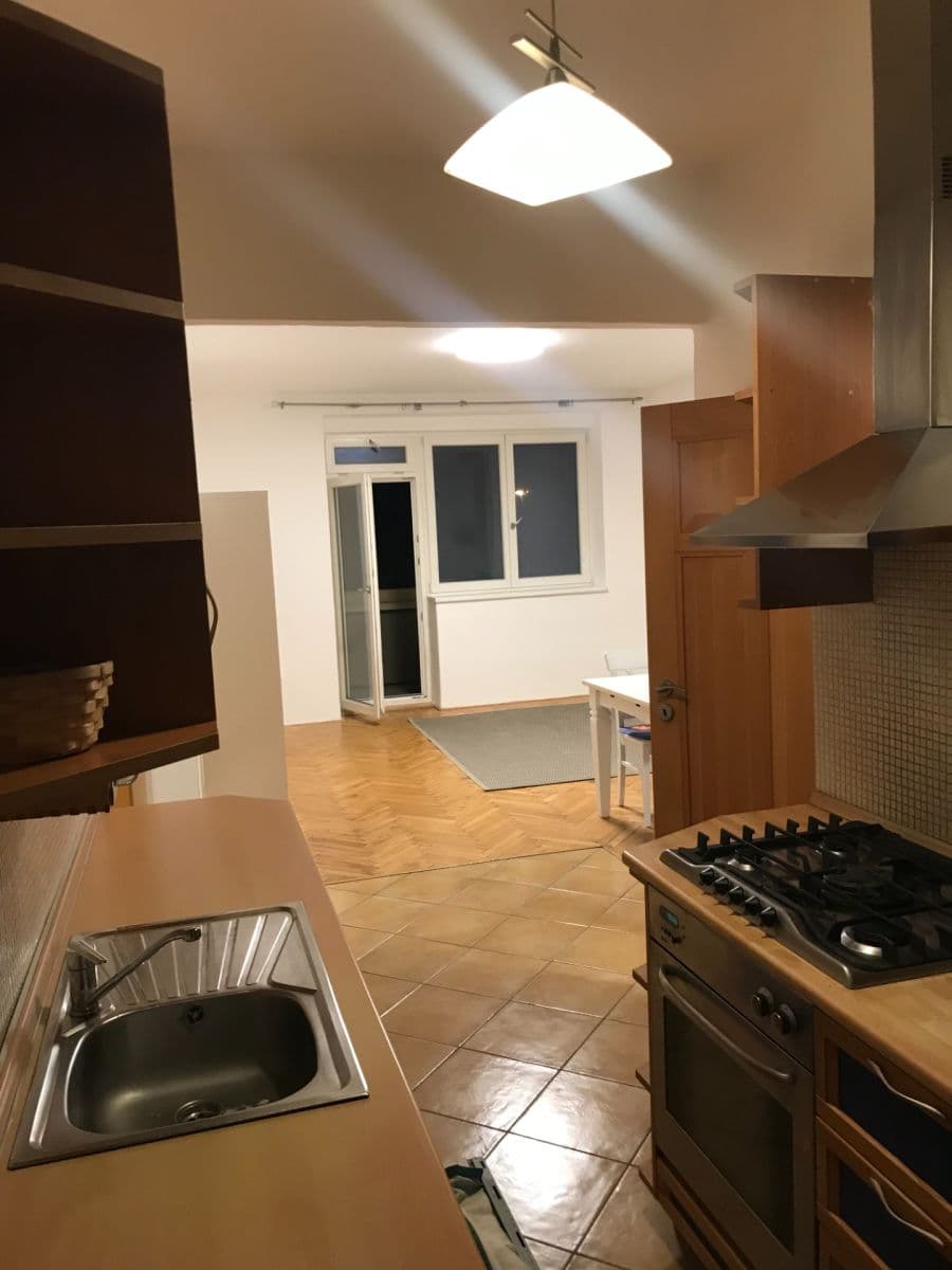 Prenájom bytu 3-izbový 78 m², Bajkalská, Praha, Praha Prenájom bytu 3-izbový 78 m², Bajkalská, Praha, Praha