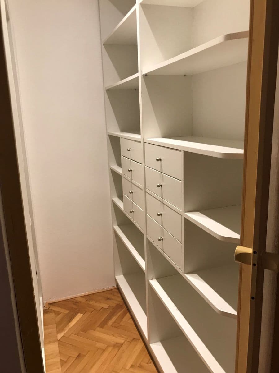 Prenájom bytu 3-izbový 78 m², Bajkalská, Praha, Praha Prenájom bytu 3-izbový 78 m², Bajkalská, Praha, Praha