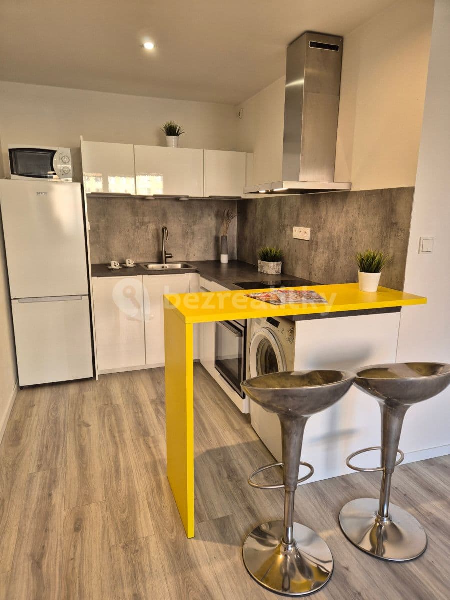 Prenájom bytu 2-izbový 43 m², Boloňská, Praha, Praha Prenájom bytu 2-izbový 43 m², Boloňská, Praha, Praha