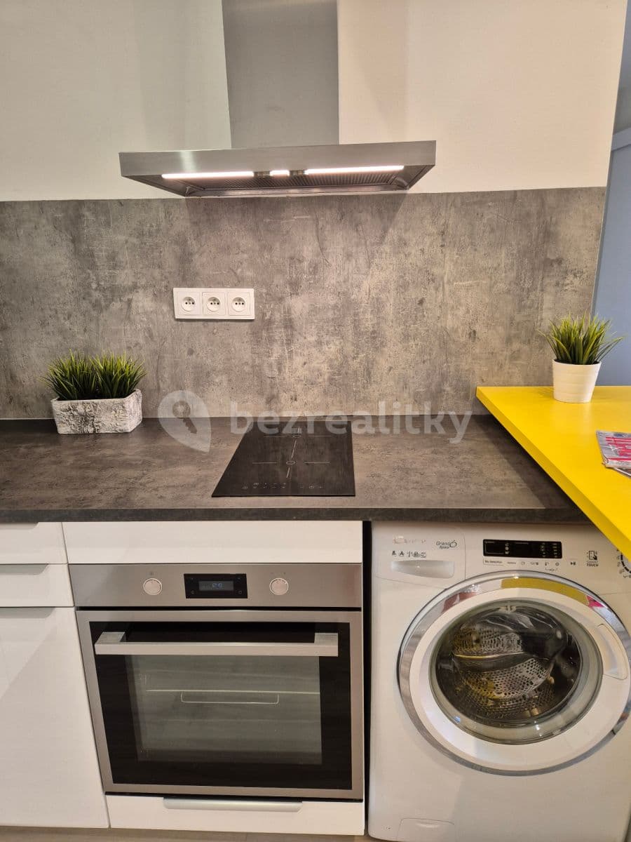 Prenájom bytu 2-izbový 43 m², Boloňská, Praha, Praha Prenájom bytu 2-izbový 43 m², Boloňská, Praha, Praha
