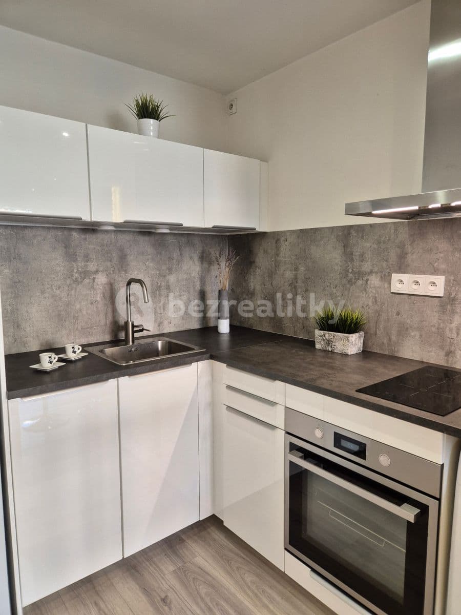 Prenájom bytu 2-izbový 43 m², Boloňská, Praha, Praha Prenájom bytu 2-izbový 43 m², Boloňská, Praha, Praha
