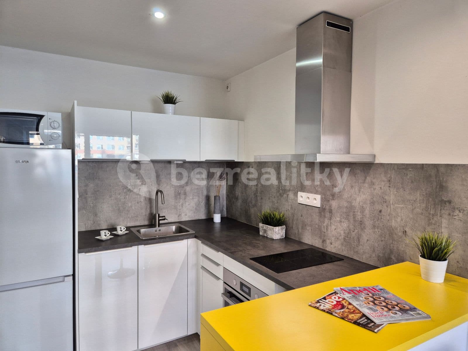 Prenájom bytu 2-izbový 43 m², Boloňská, Praha, Praha Prenájom bytu 2-izbový 43 m², Boloňská, Praha, Praha