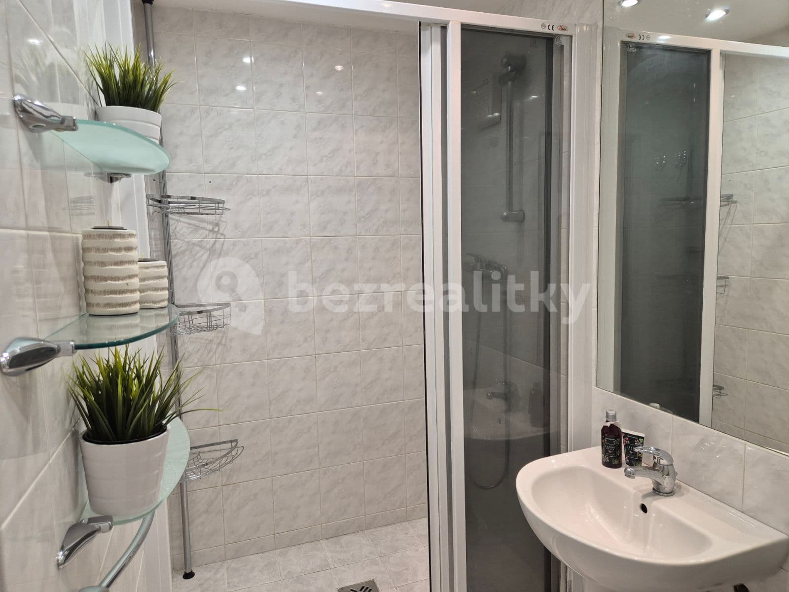 Prenájom bytu 2-izbový 43 m², Boloňská, Praha, Praha Prenájom bytu 2-izbový 43 m², Boloňská, Praha, Praha