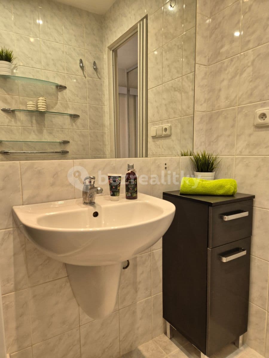 Prenájom bytu 2-izbový 43 m², Boloňská, Praha, Praha Prenájom bytu 2-izbový 43 m², Boloňská, Praha, Praha