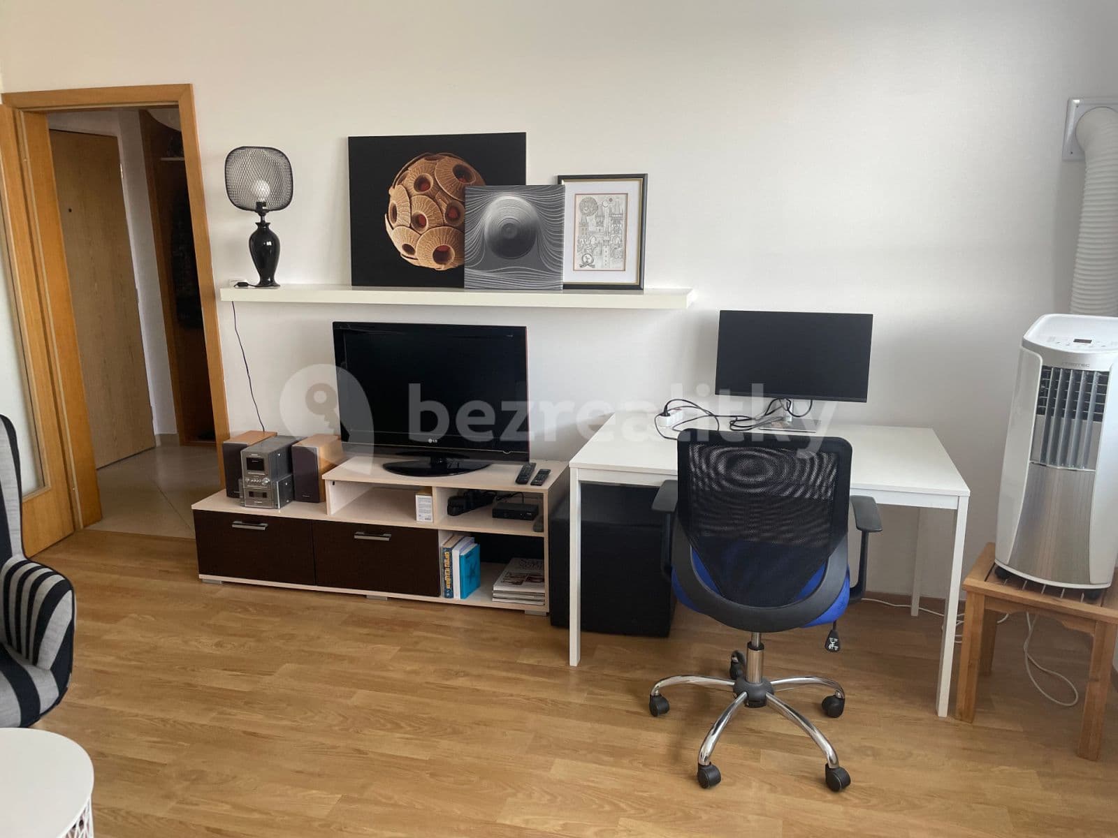 Prenájom bytu 1-izbový 32 m², Nademlejnská, Praha, Praha Prenájom bytu 1-izbový 32 m², Nademlejnská, Praha, Praha