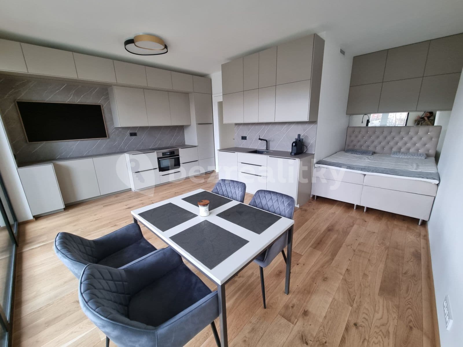 Prenájom bytu 1-izbový 37 m², Vítězné náměstí, Praha, Praha Prenájom bytu 1-izbový 37 m², Vítězné náměstí, Praha, Praha