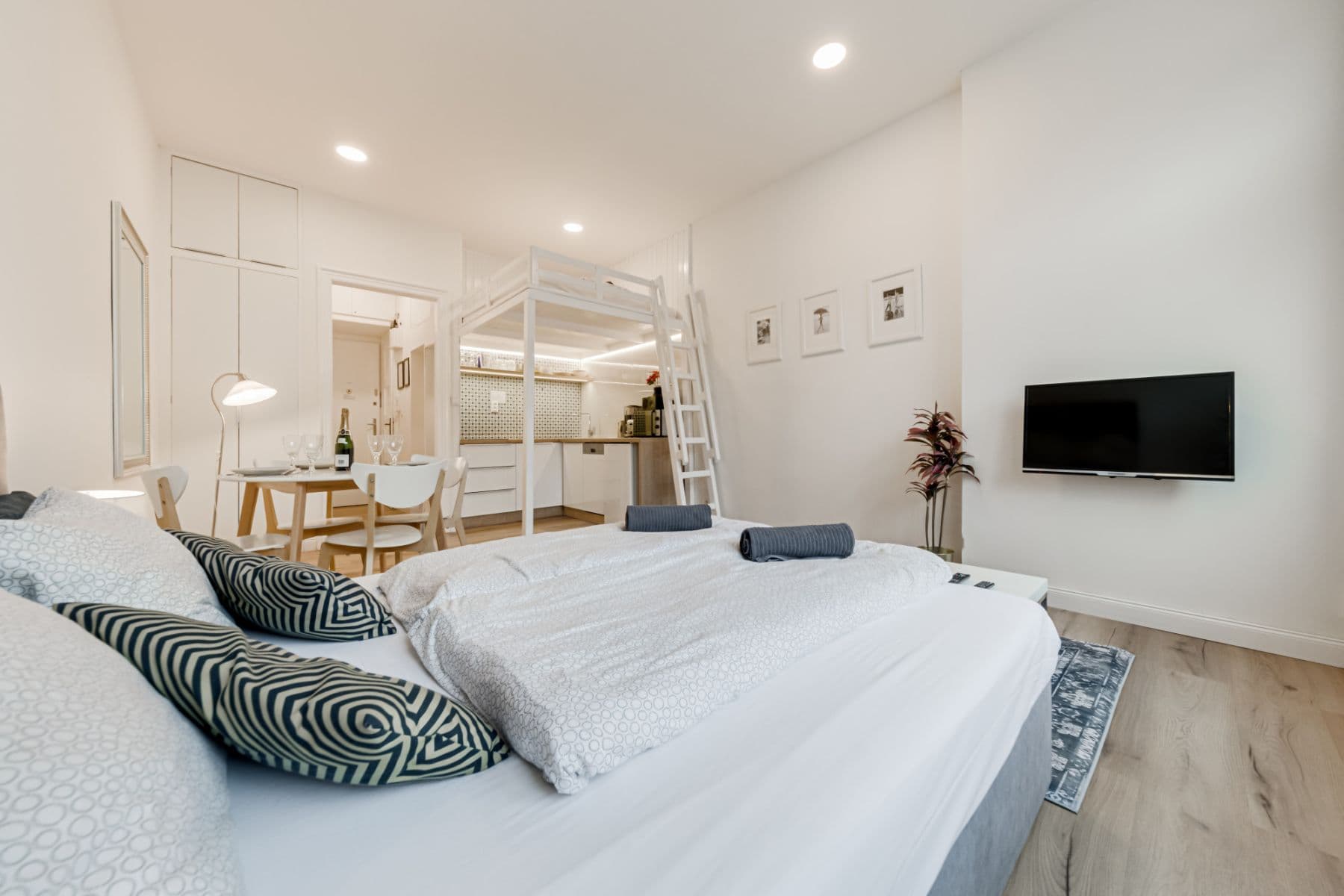 Prenájom bytu 33 m², Újezd, Praha, Praha Prenájom bytu 33 m², Újezd, Praha, Praha