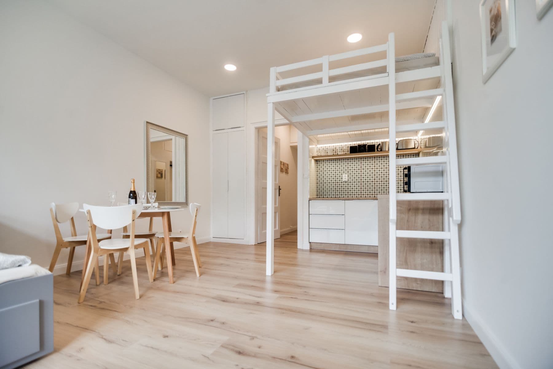 Prenájom bytu 33 m², Újezd, Praha, Praha Prenájom bytu 33 m², Újezd, Praha, Praha