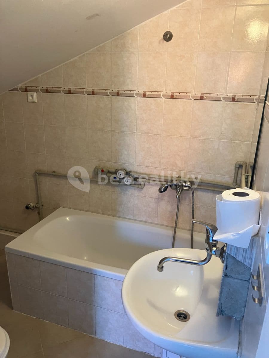 Prenájom bytu 2-izbový 50 m², nám. Draha, Hřebeč, Středočeský kraj Prenájom bytu 2-izbový 50 m², nám. Draha, Hřebeč, Středočeský kraj