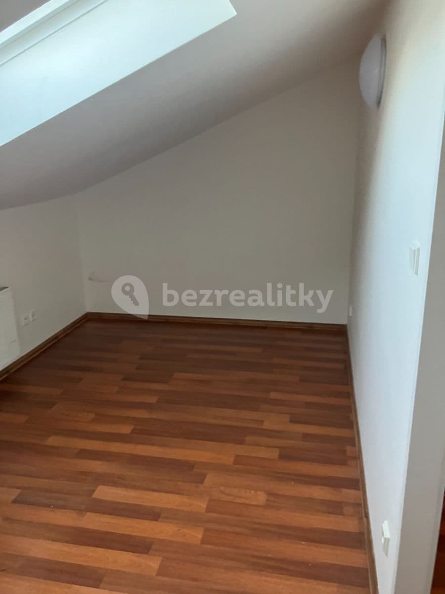 Prenájom bytu 2-izbový 50 m², nám. Draha, Hřebeč, Středočeský kraj Prenájom bytu 2-izbový 50 m², nám. Draha, Hřebeč, Středočeský kraj