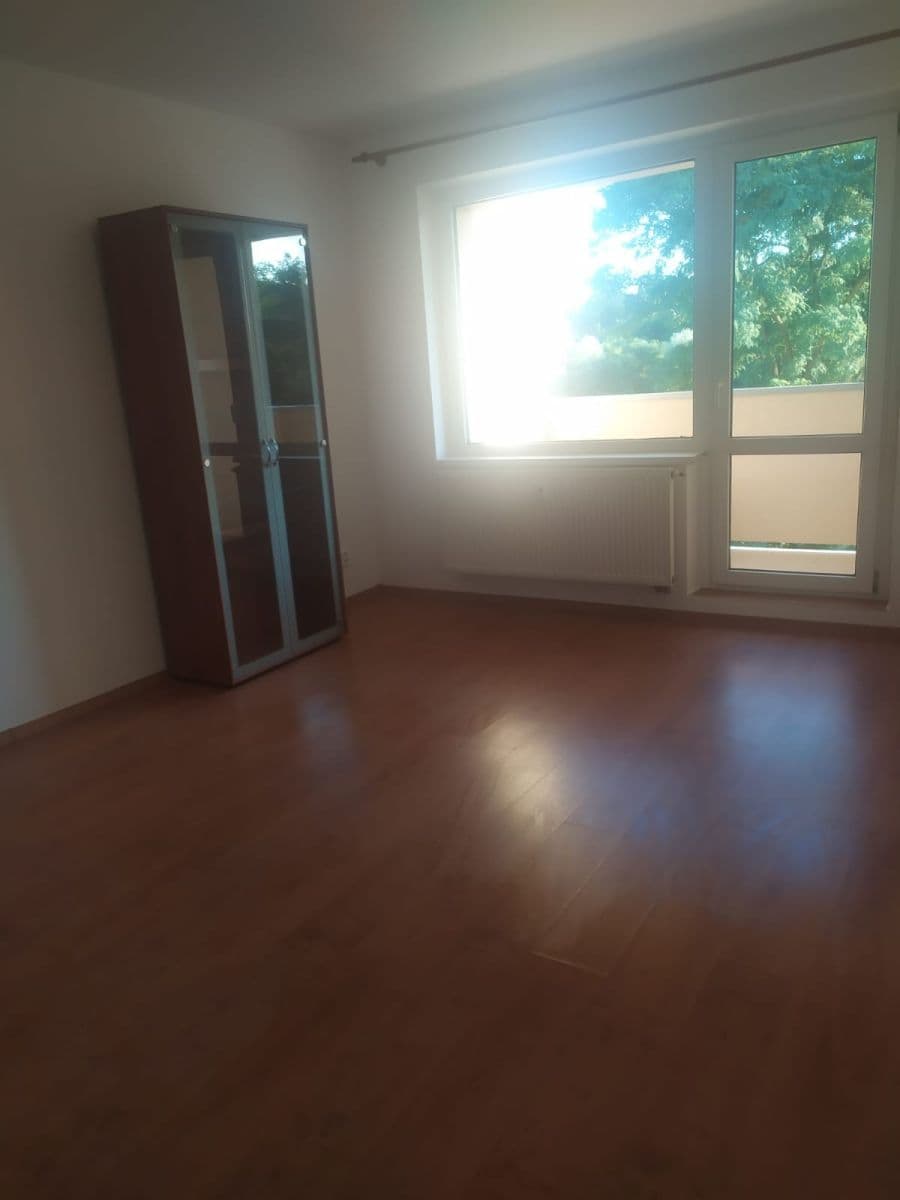 Prenájom bytu 2-izbový 60 m², Milovice, Středočeský kraj Prenájom bytu 2-izbový 60 m², Milovice, Středočeský kraj